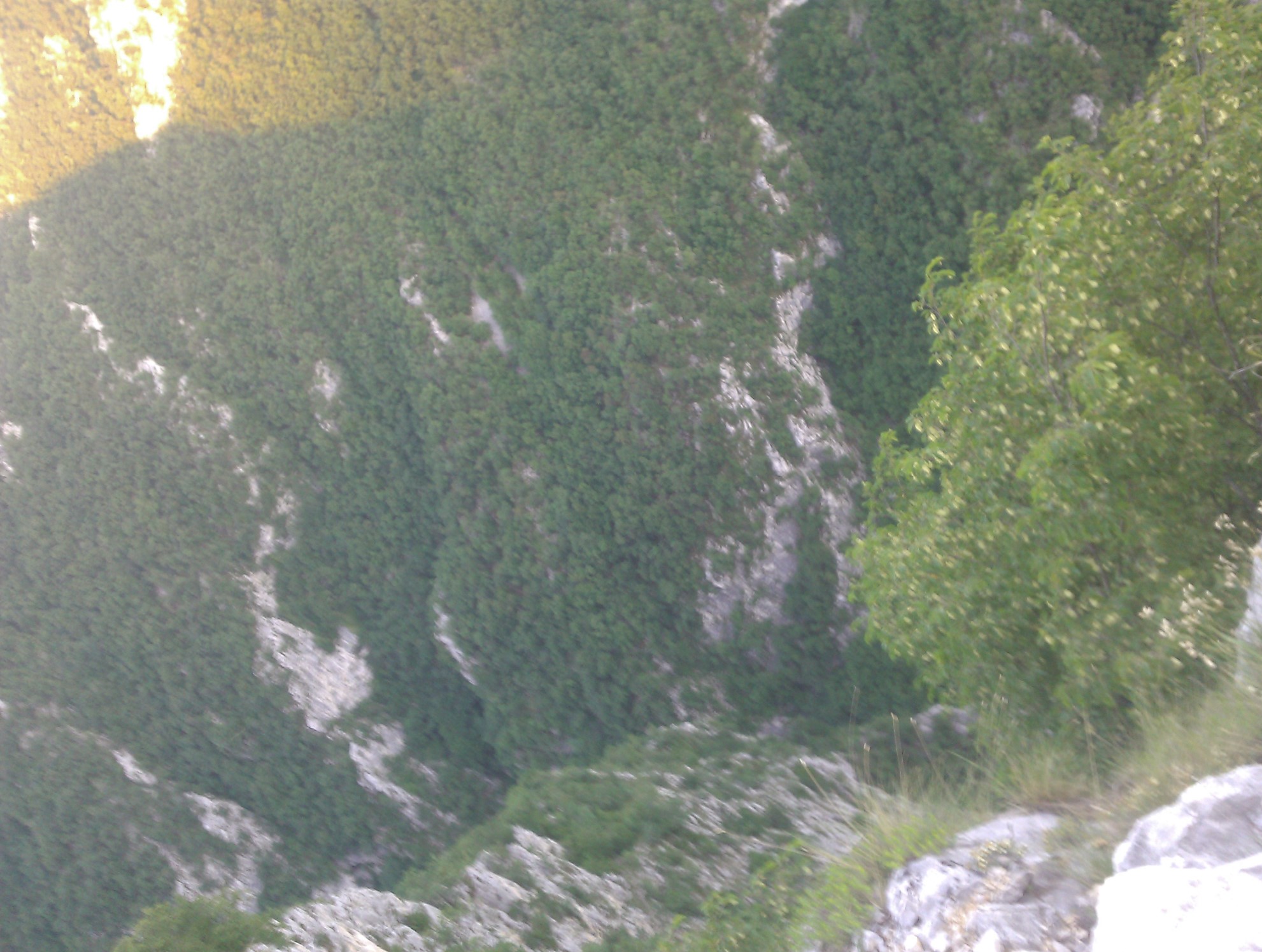 Looking down into the Una canyon