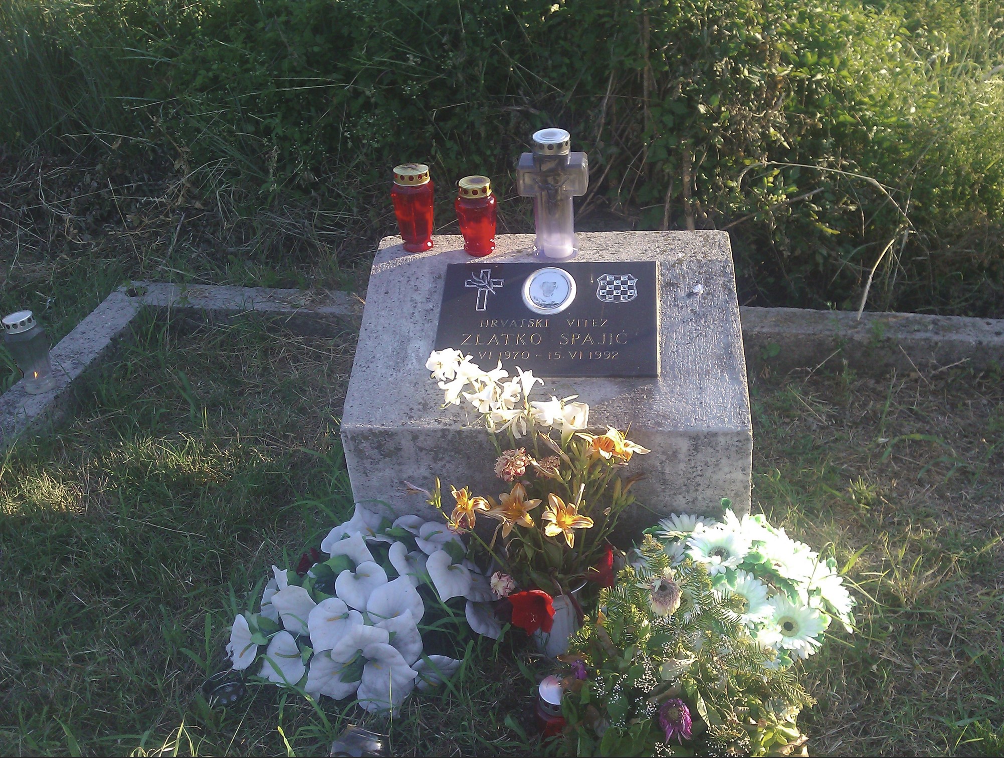 grave1.jpg