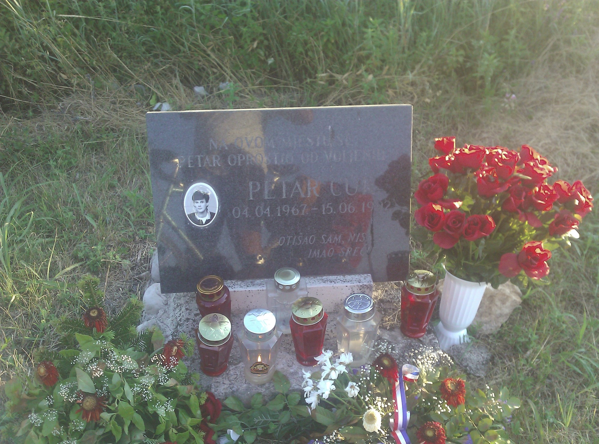 grave2.jpg
