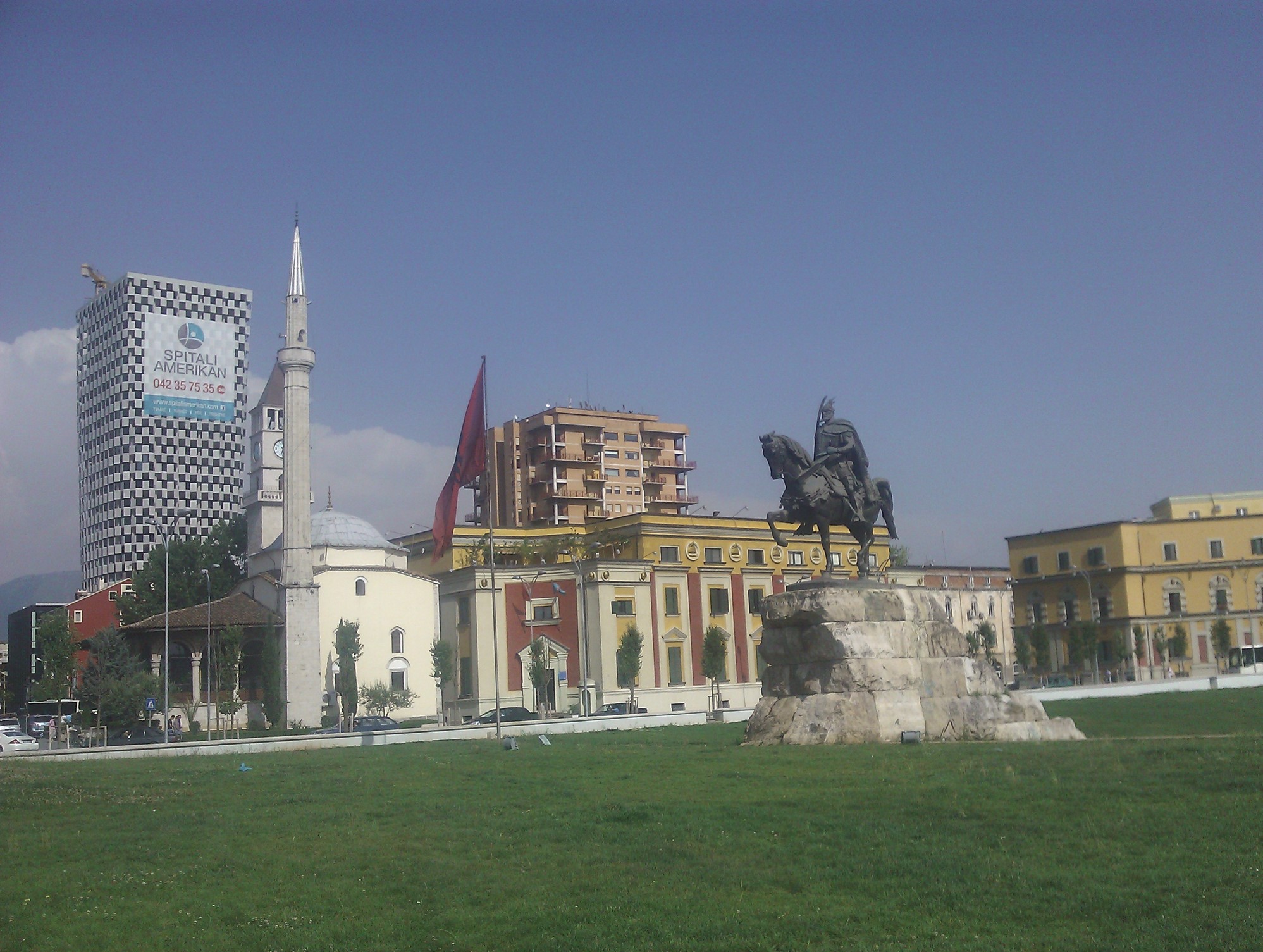 tirana3.jpg