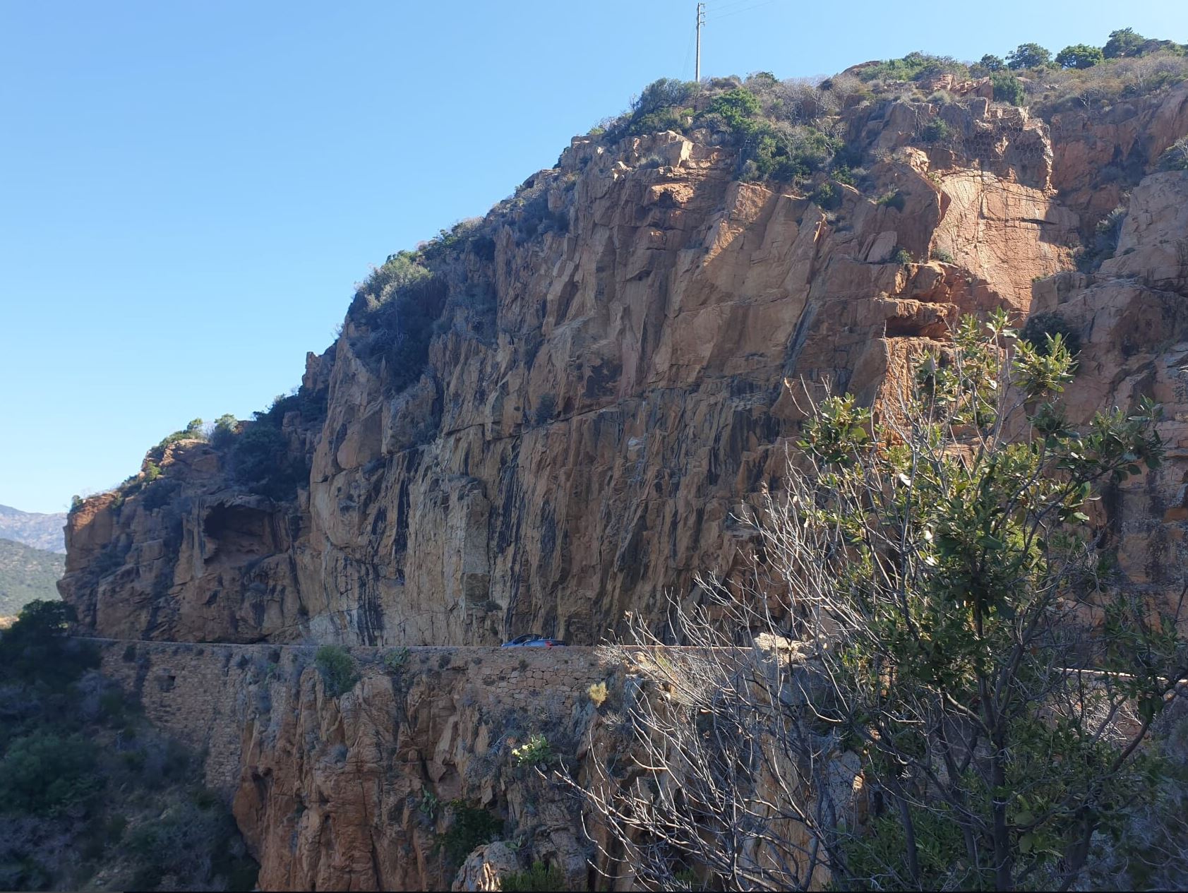 c40d0-cliffs2.jpg