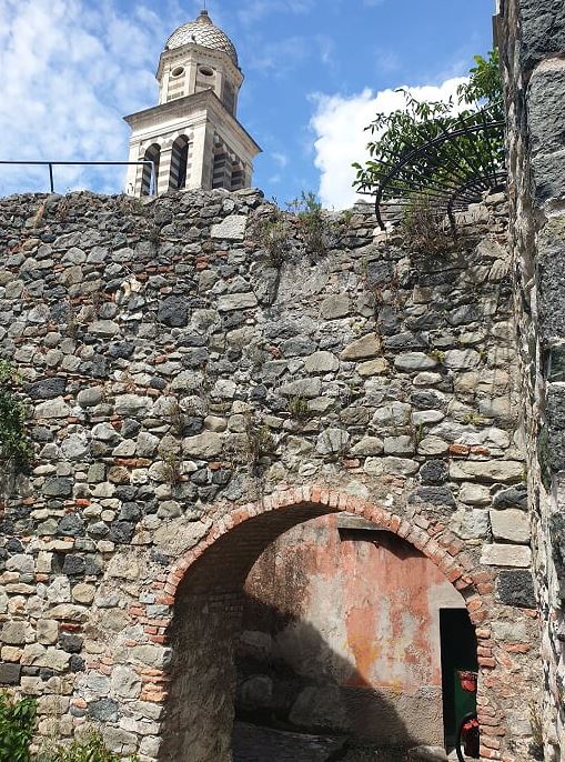 f5827-levanto1.jpg