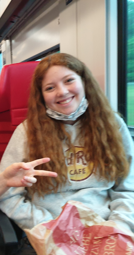 0ae34-nadine.png