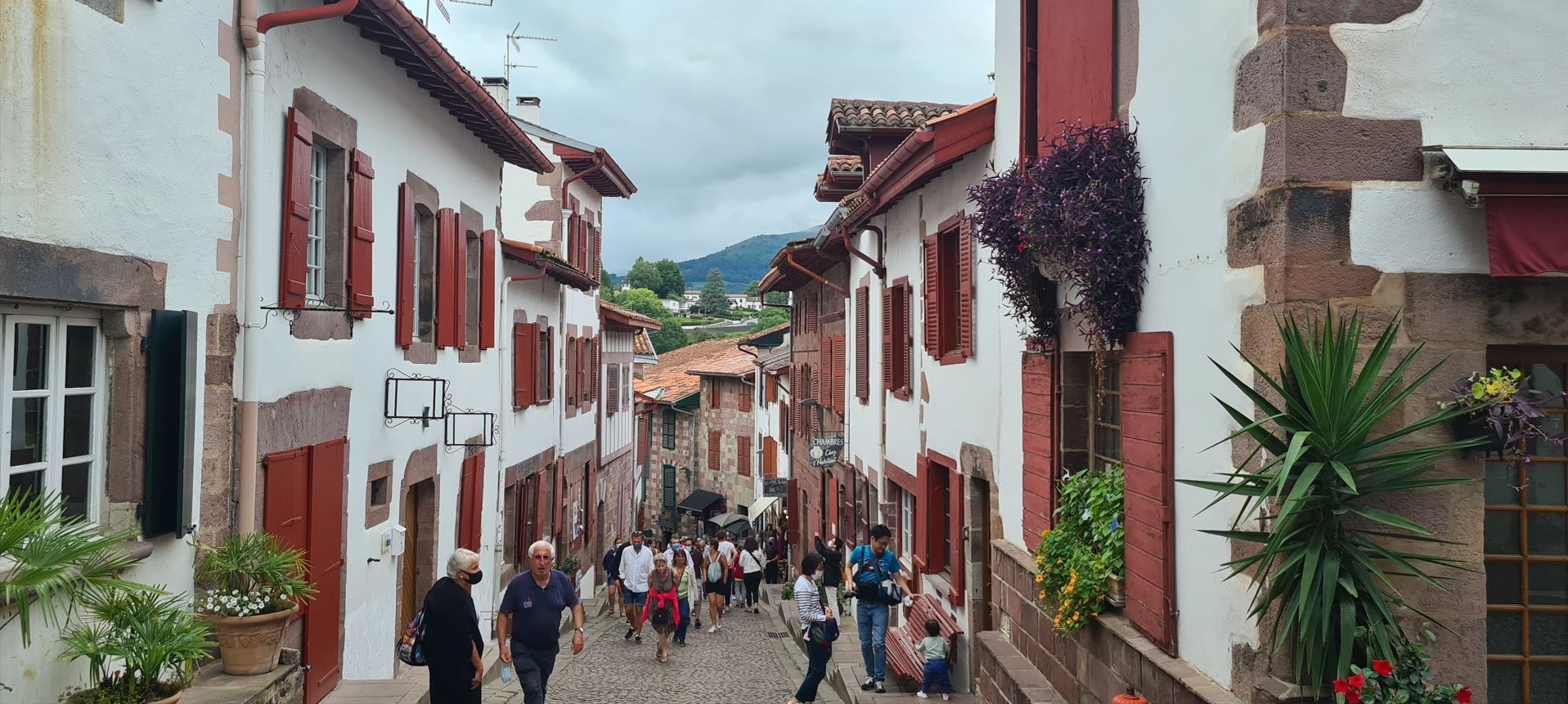 Foot traffic in Saint-Jean-Pied-de-Port, as the name suggests