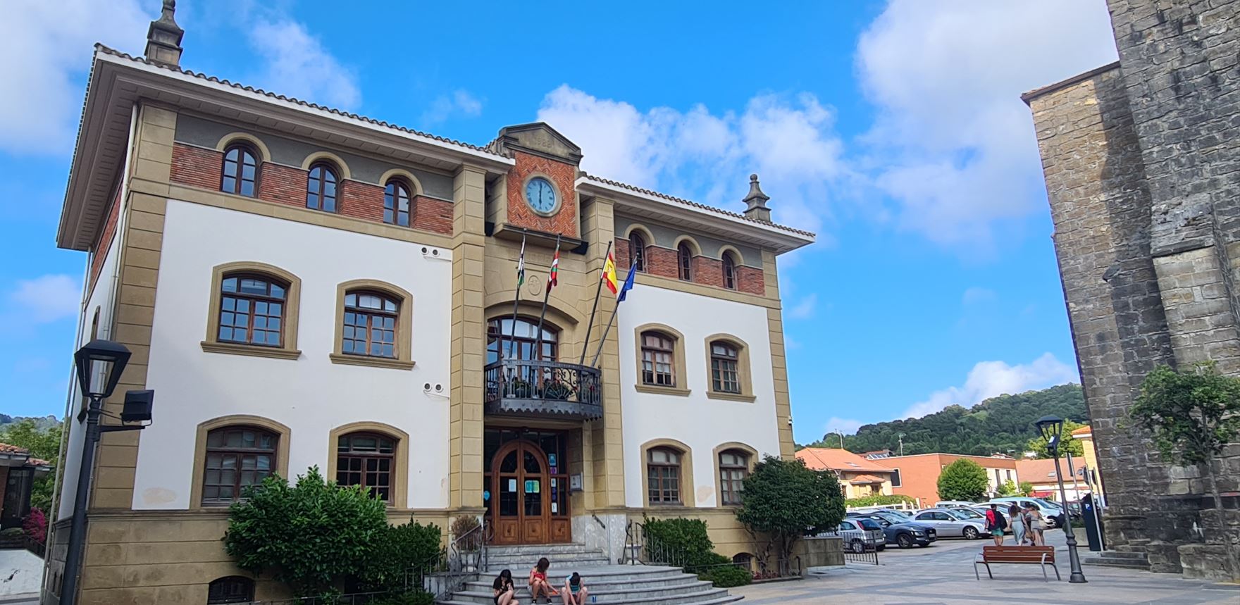 e5db9-town-hall.jpg