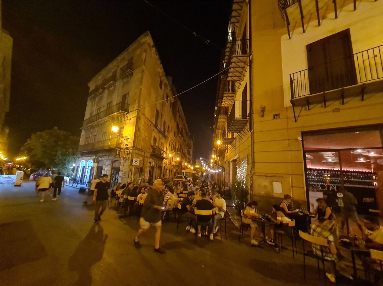 1e12b-palermo-at-night1.jpg