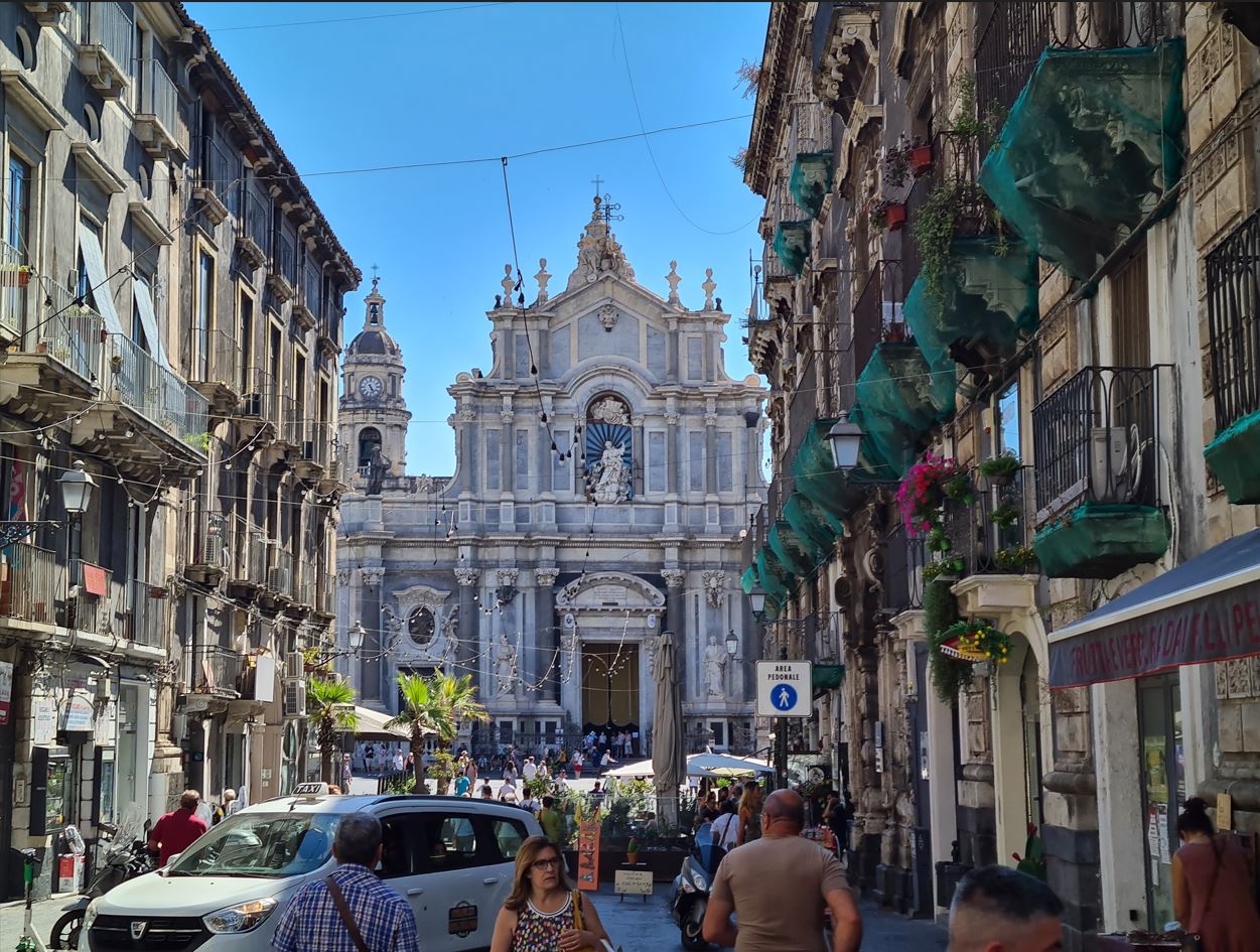 No dog here - still, Catania is a nice town