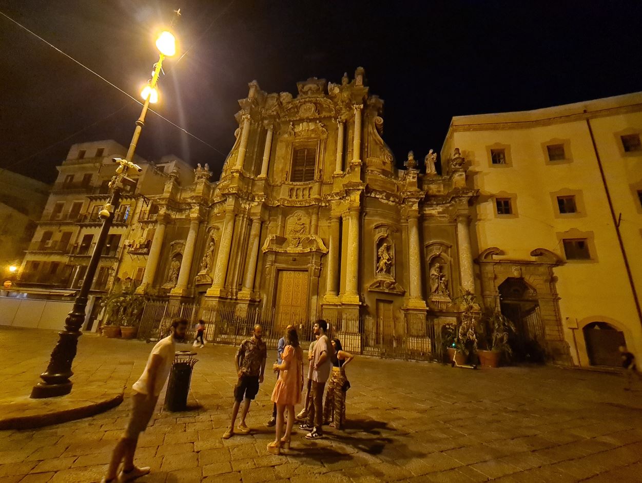a827c-palermo-at-night2.jpg