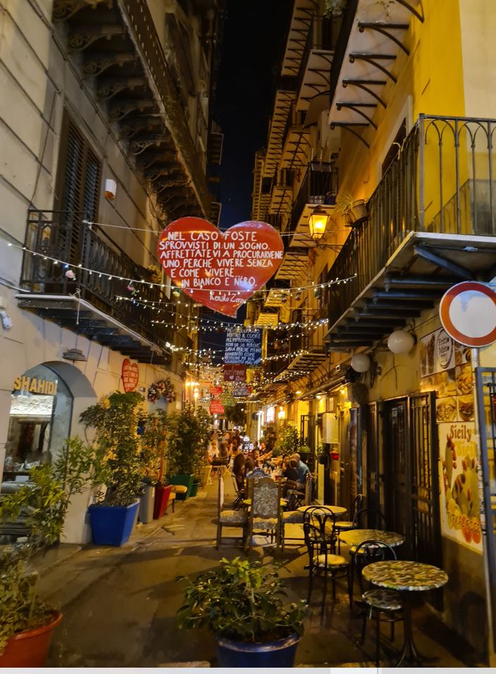 c5694-palermo-at-night3.jpg
