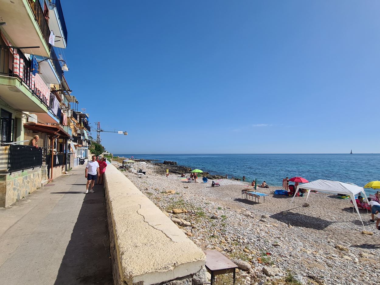 f703e-small-beach.jpg