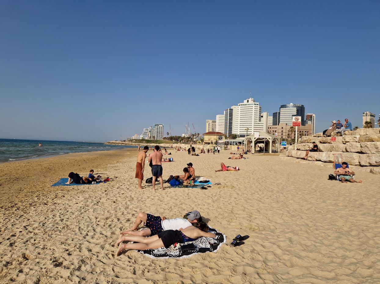 05f93-tel-aviv-beach2.jpg