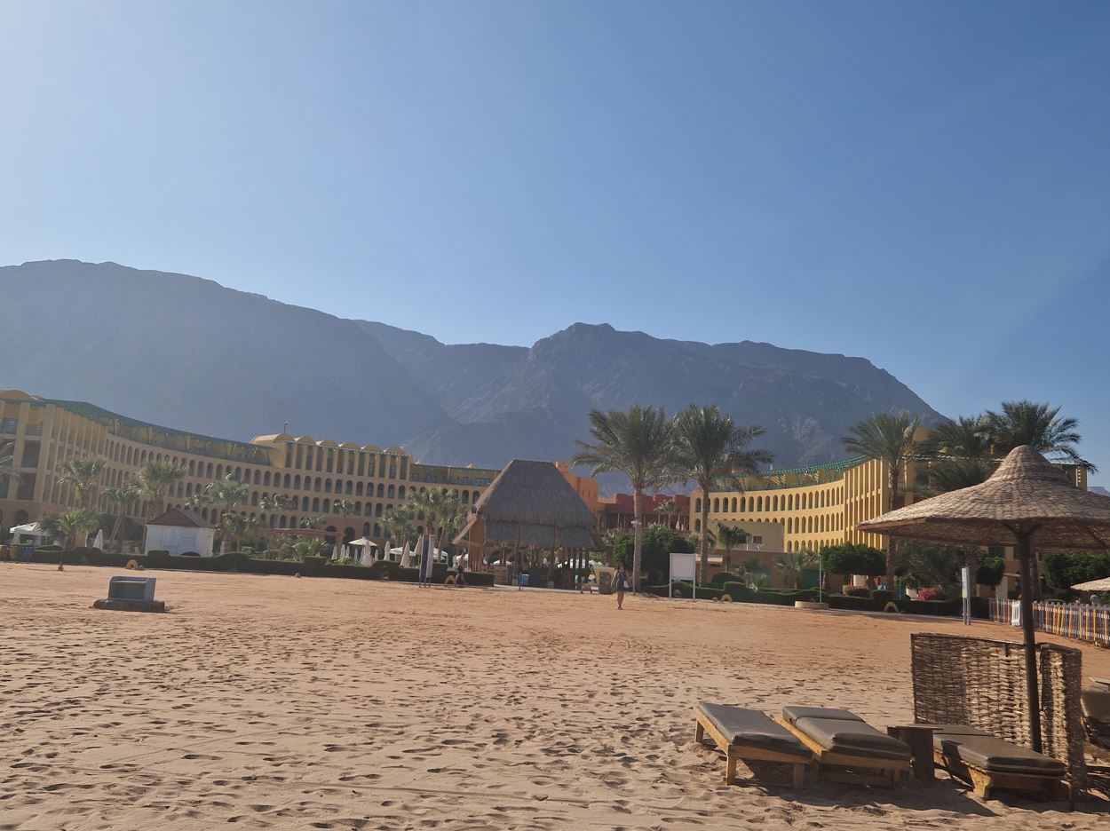 It looks actually better than it was in reality - the beach empty, the pool full
