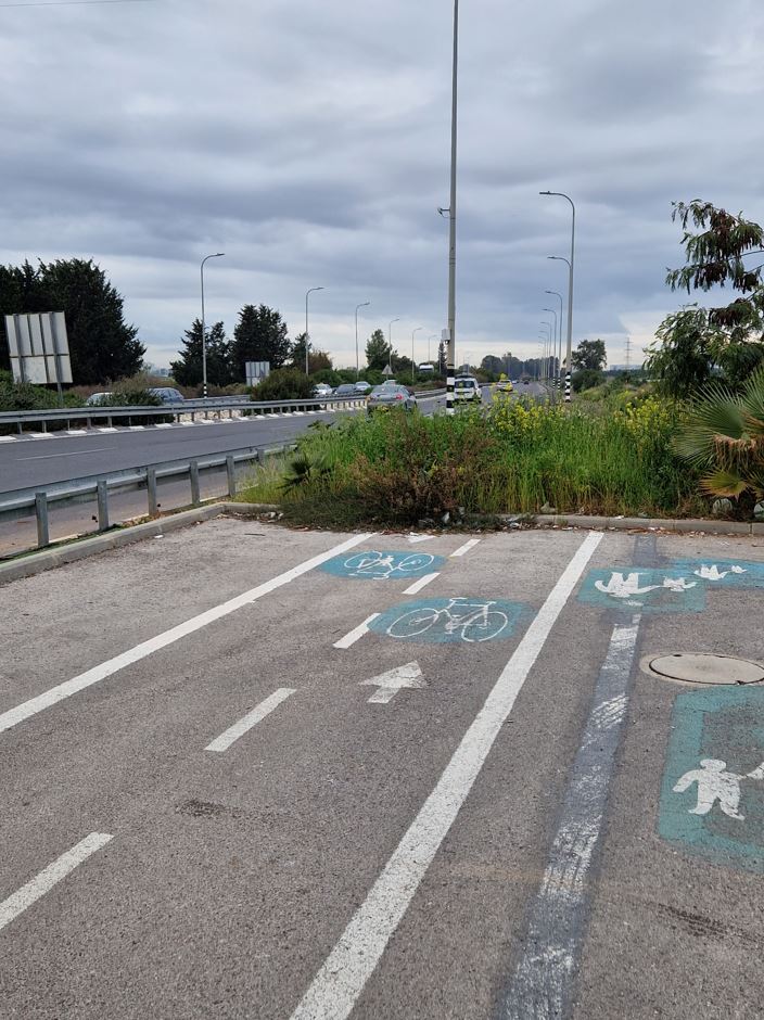 This is one of the safest bike paths I have ever seen...