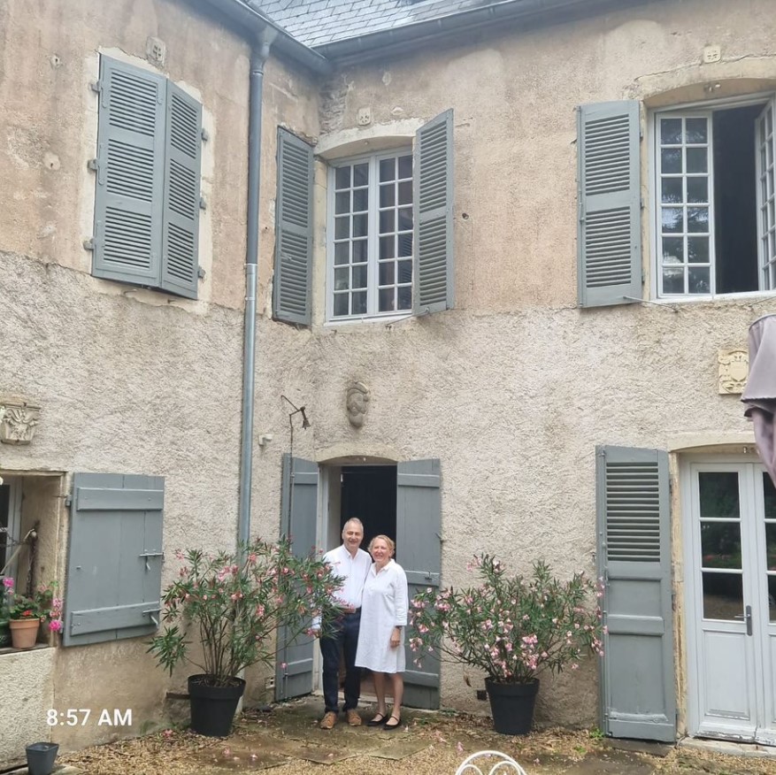 1b3c3-my-hosts-in-cluny.jpg