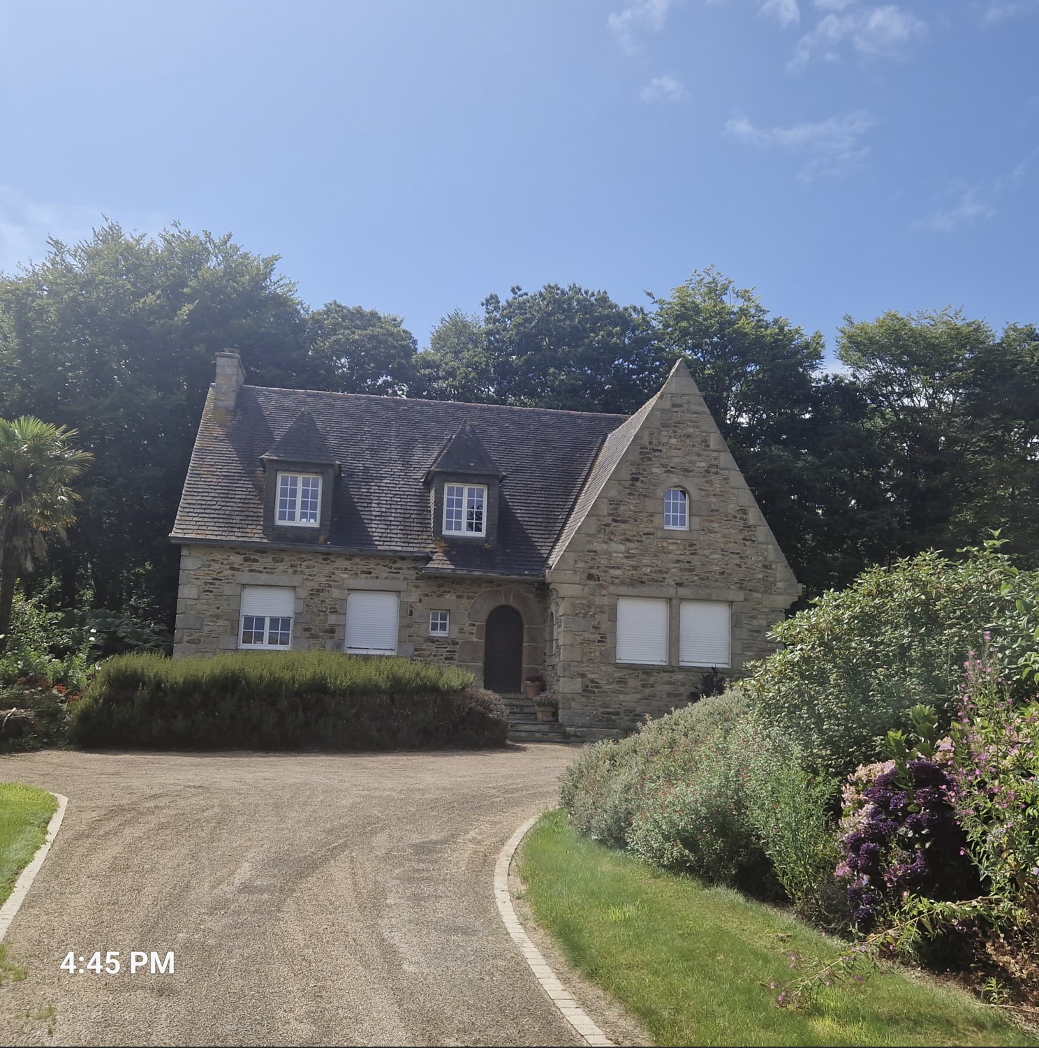 2780f-house-with-garden1.jpg