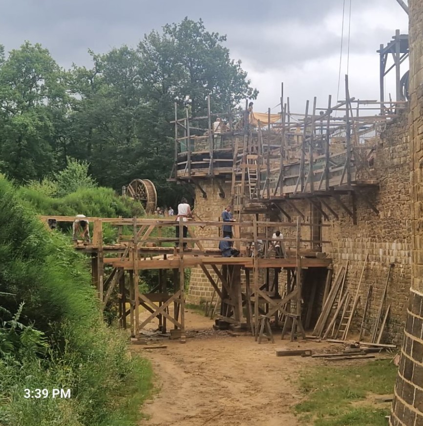70395-guedelon3.jpg