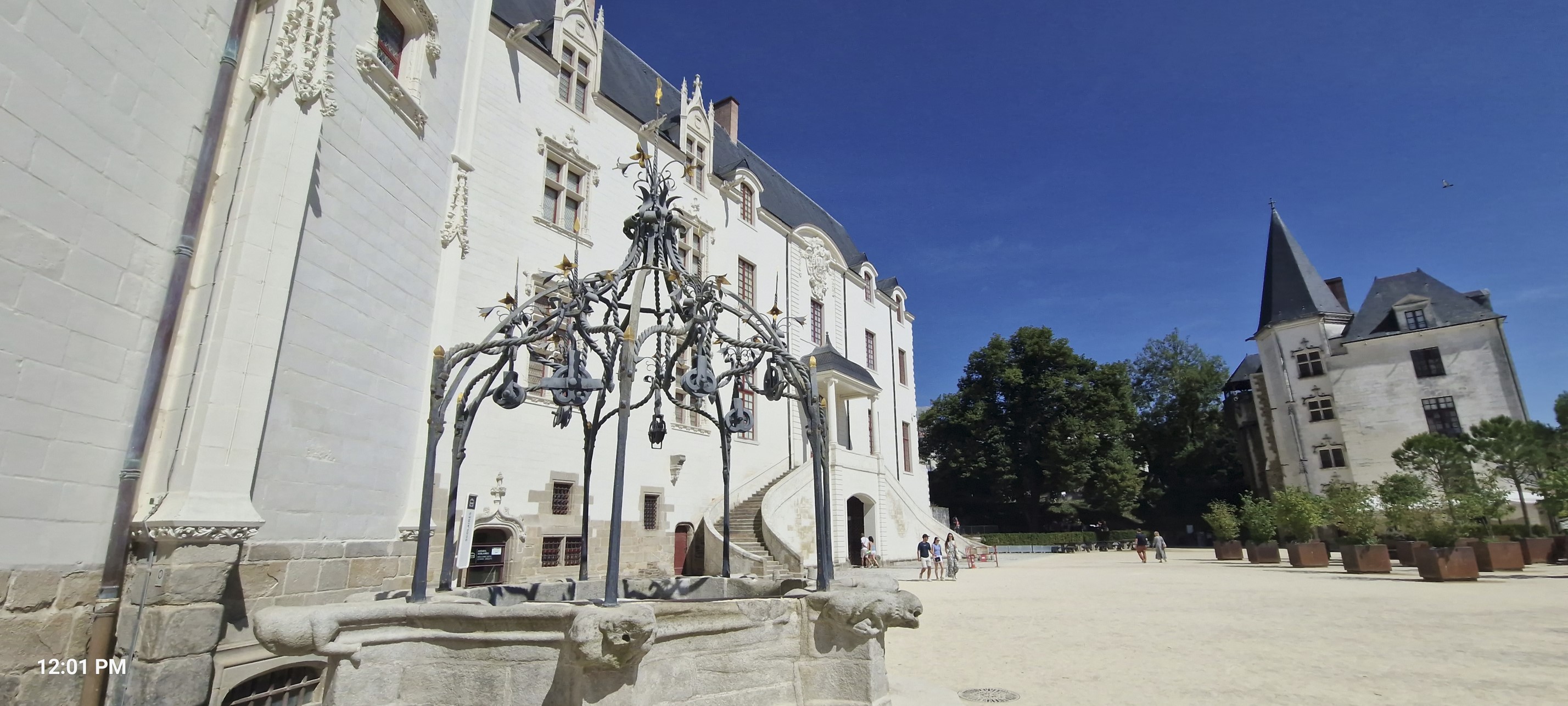 a1cfe-nantes-castle2.jpg
