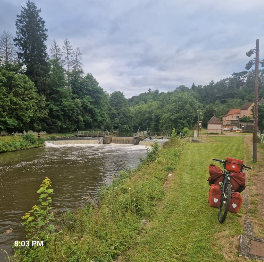 The canal next to Clamecy