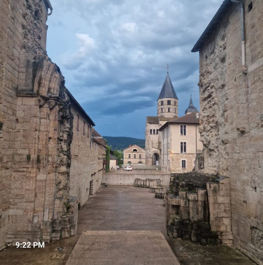 f5966-cluny3.jpg