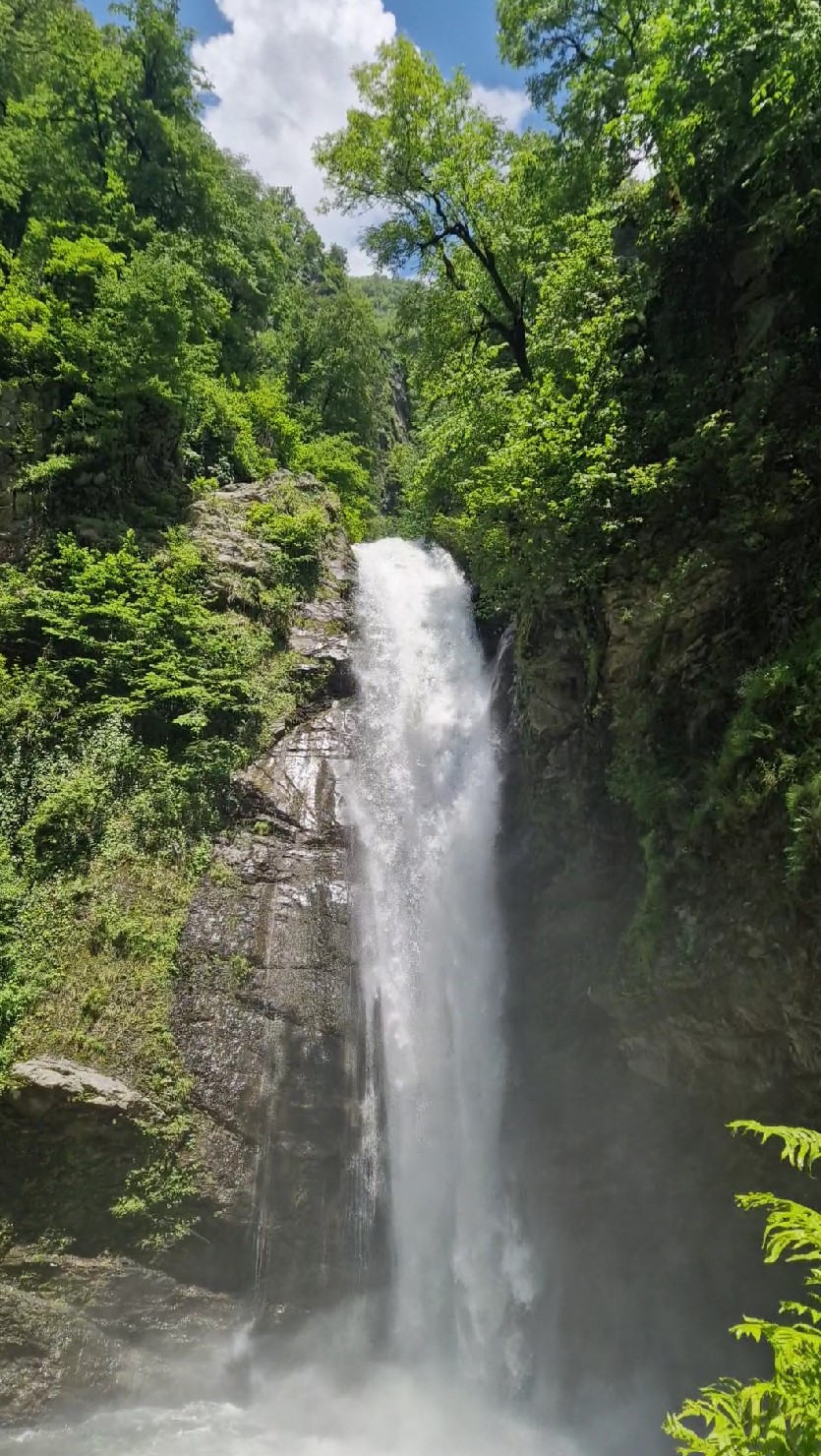 0156b-waterfall3.jpg