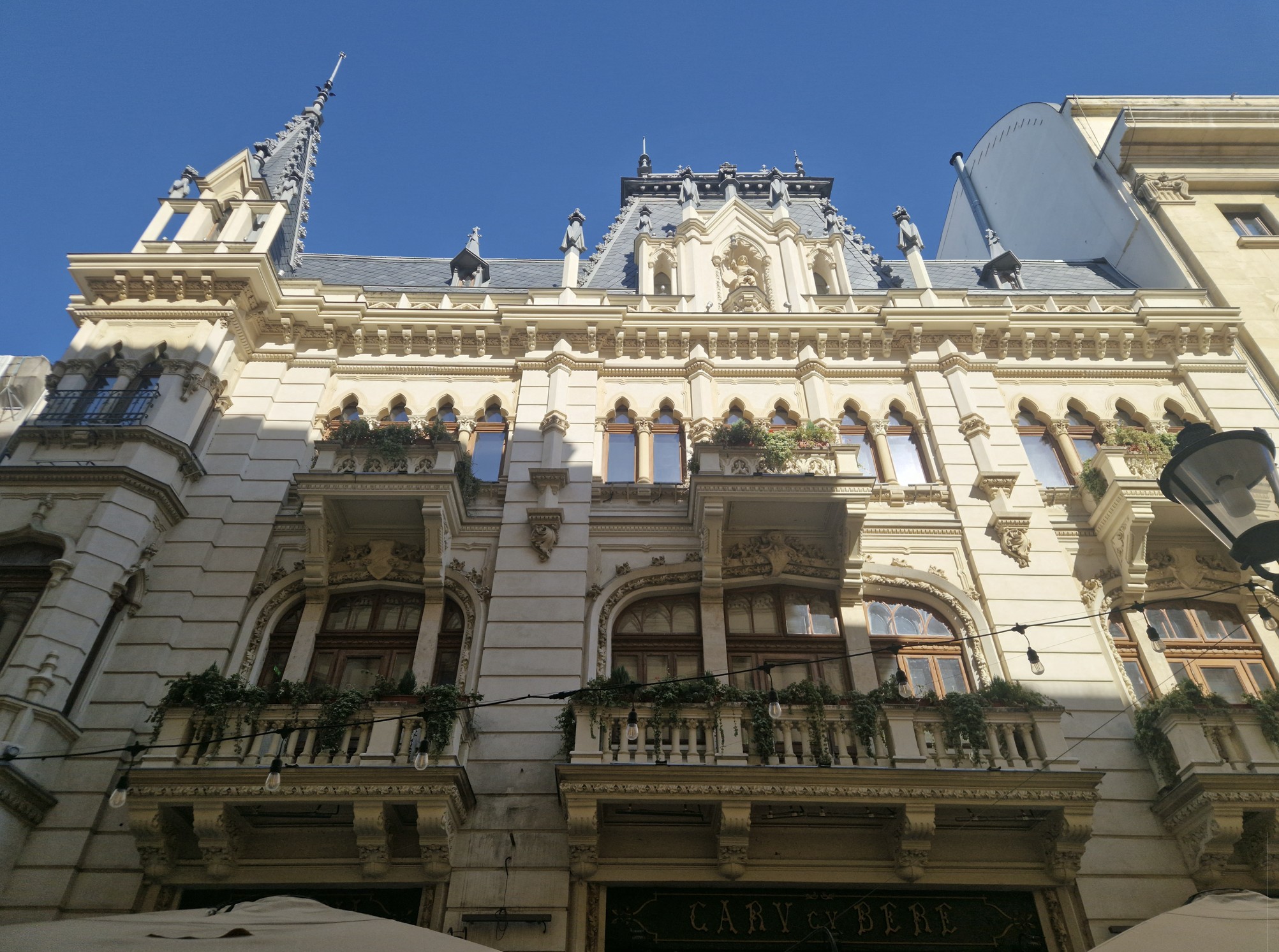 Carul de Bere from the outside...