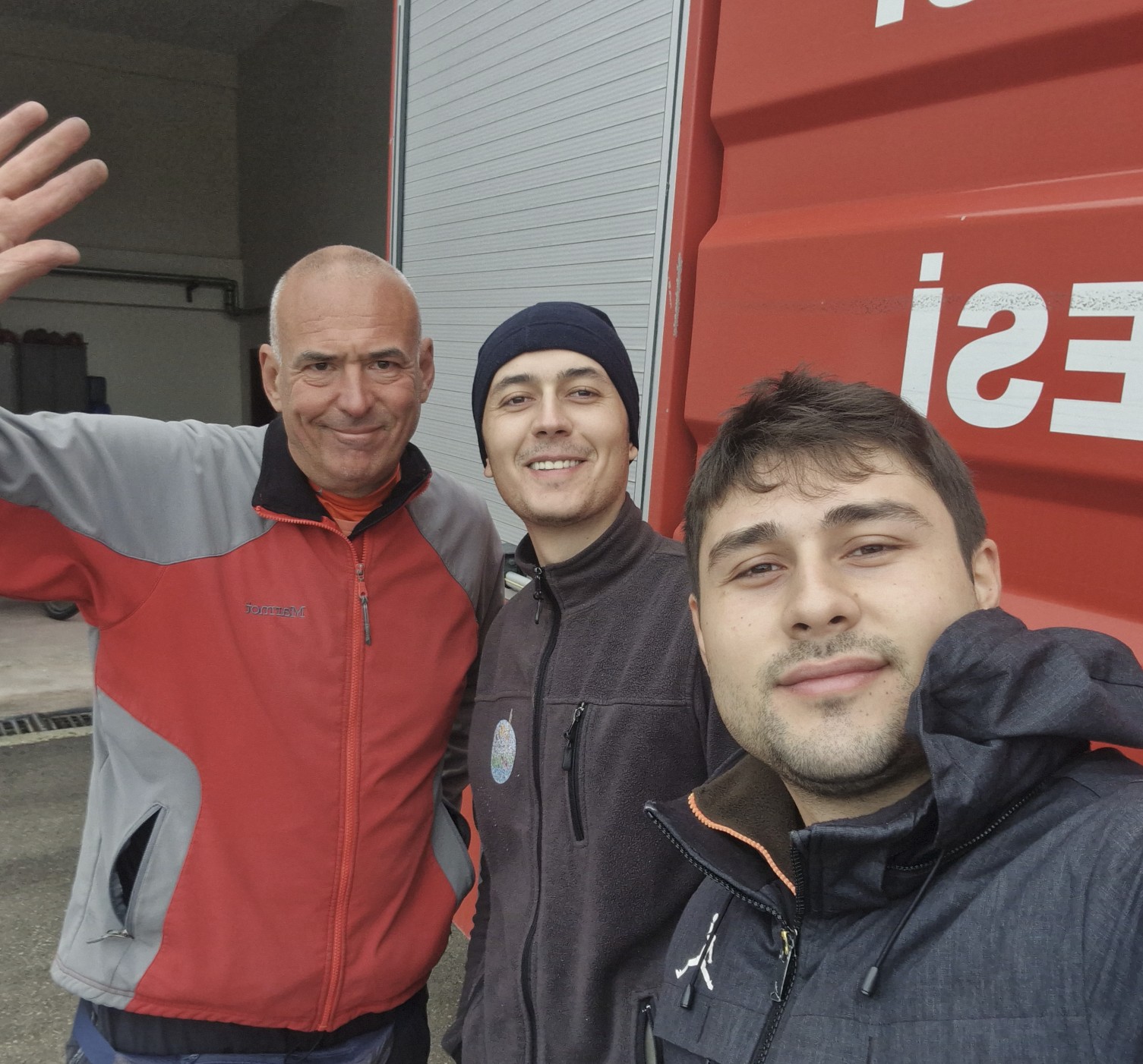 Tesekür! The firefighter in the middle, the bike shop owner on the right, the author in red