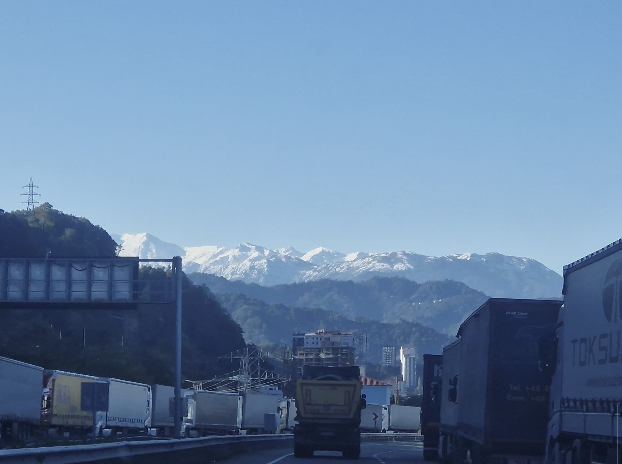 Trucks waiting for the border xing
