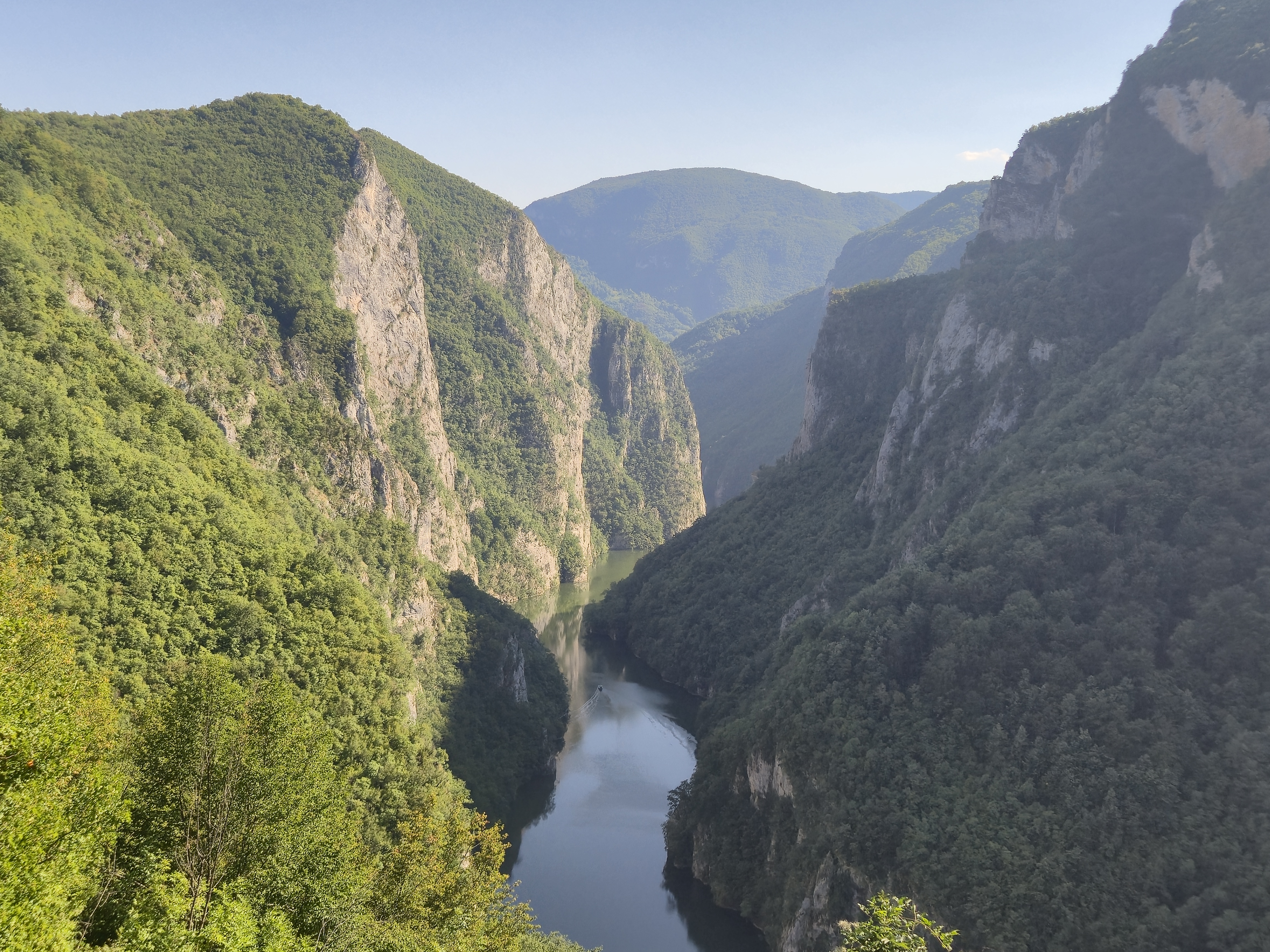 The gorge - if you look carefully, you can see a solitary small boat cruising on the river (by the way, this is one of my favorite pics of this trip)
