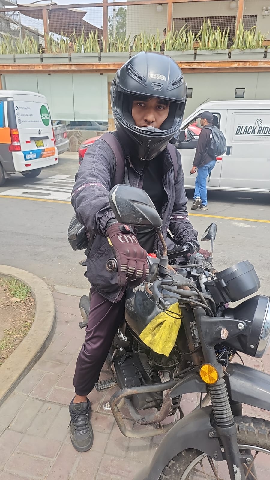 Courier2