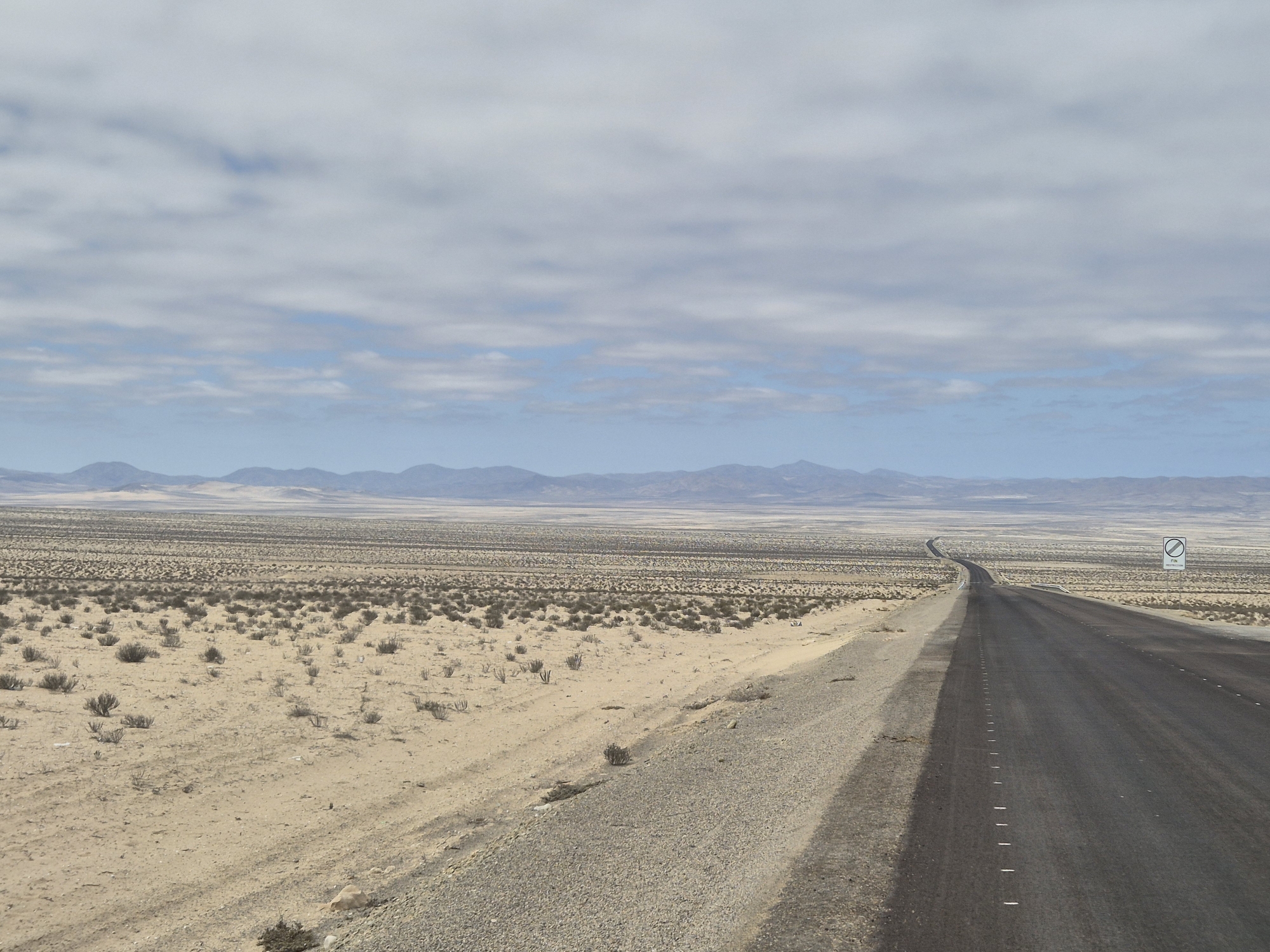 DeserRoad1